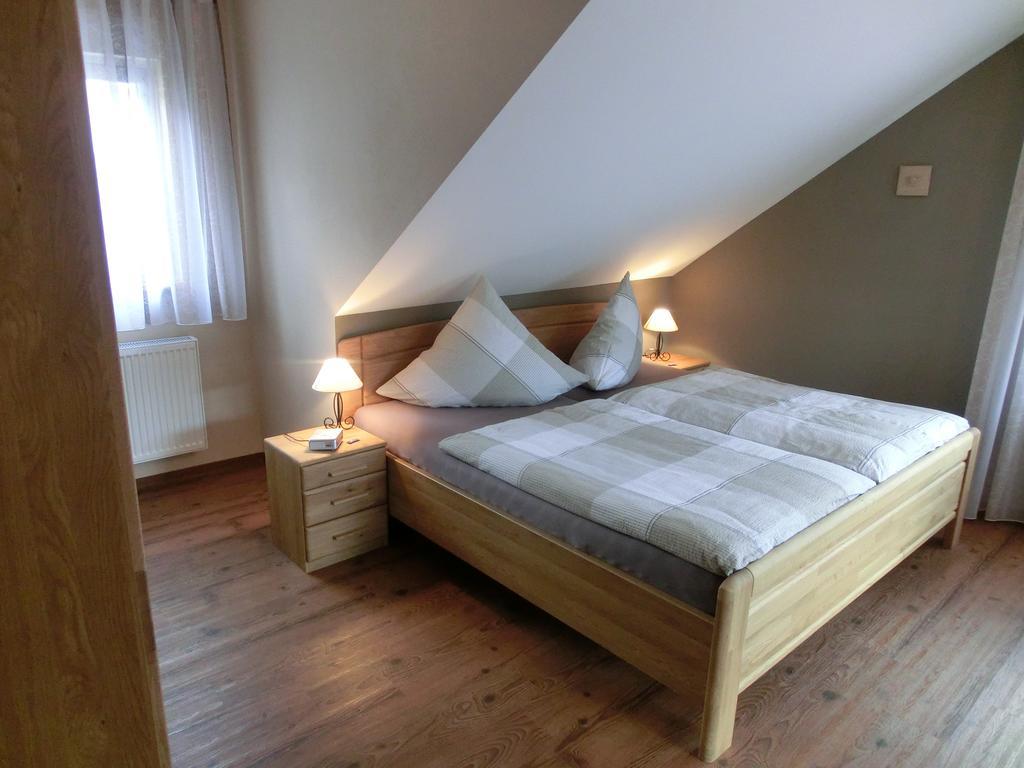 Bed and Breakfast Ferienweingut Hirschen Schulstrasse Burg  Pokój zdjęcie