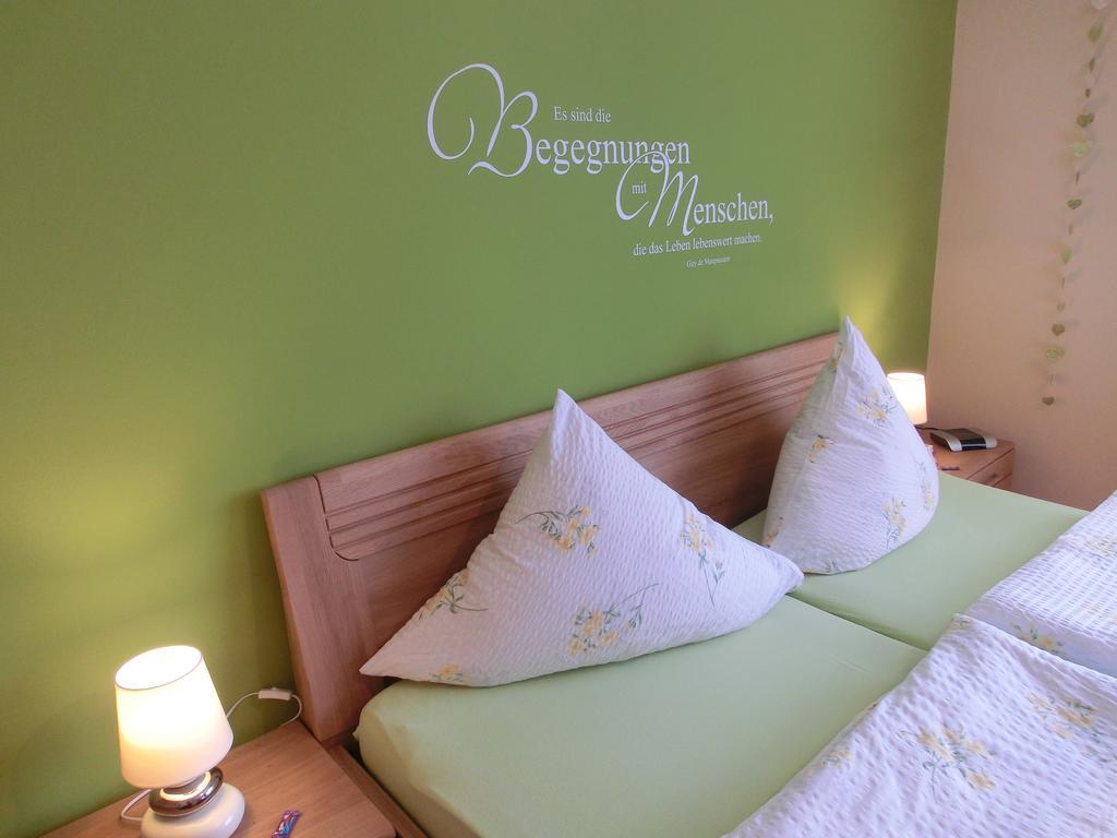 Bed and Breakfast Ferienweingut Hirschen Schulstrasse Burg  Pokój zdjęcie
