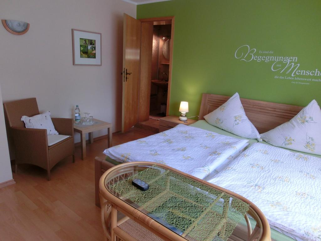 Bed and Breakfast Ferienweingut Hirschen Schulstrasse Burg  Pokój zdjęcie