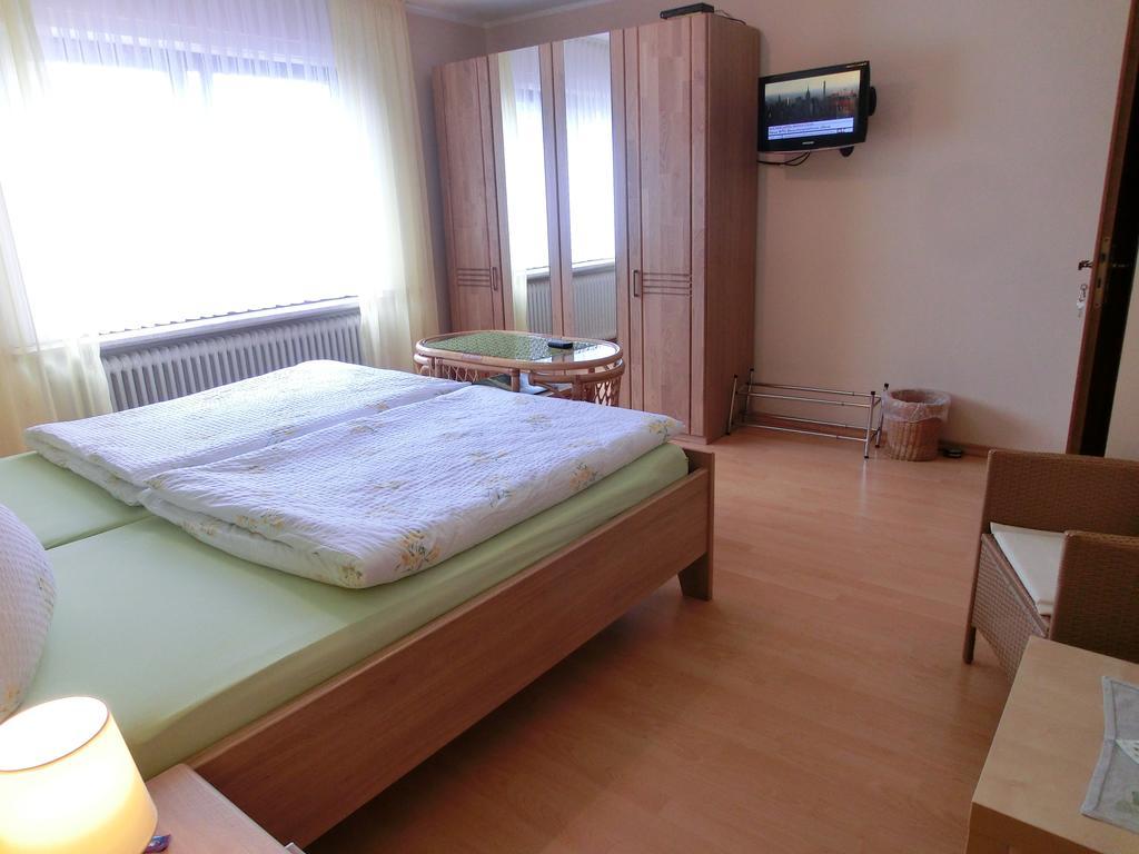 Bed and Breakfast Ferienweingut Hirschen Schulstrasse Burg  Pokój zdjęcie