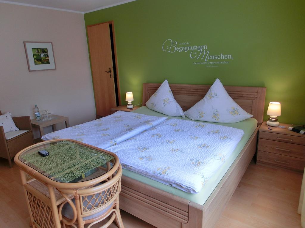 Bed and Breakfast Ferienweingut Hirschen Schulstrasse Burg  Pokój zdjęcie