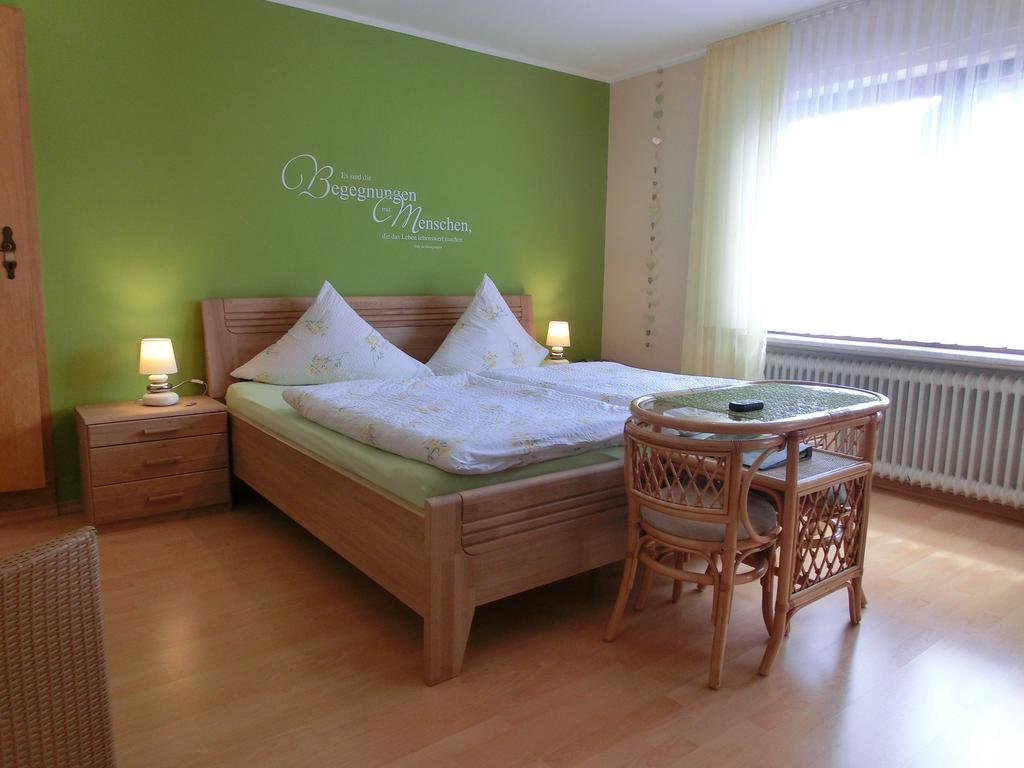 Bed and Breakfast Ferienweingut Hirschen Schulstrasse Burg  Pokój zdjęcie